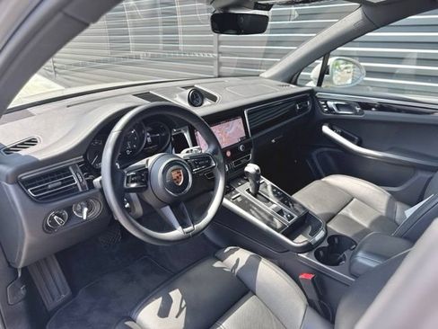 Certified 2022 Porsche Macan AWD/4WD image 4