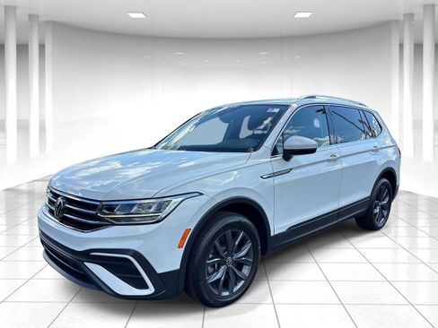 Used 2022 Volkswagen Tiguan SE FWD image 8