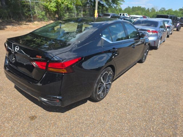 Used 2025 Nissan Altima 2.5 SR FWD image 3