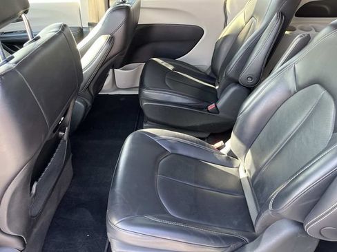 Used 2024 Chrysler Pacifica Limited FWD image 20