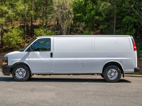 Used 2019 Chevrolet Express 3500 Extended w/ Driver Convenience Package RWD image 8