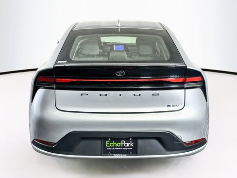 Used 2025 Toyota Prius LE FWD image 7