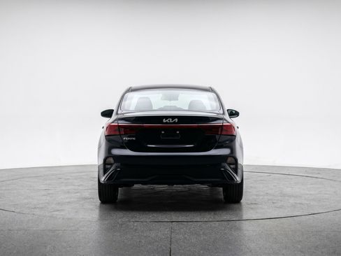 Used 2024 Kia Forte LXS w/ LXS Technology Package FWD image 7