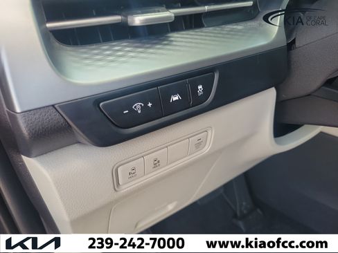 Certified 2023 Kia Carnival LX FWD image 28