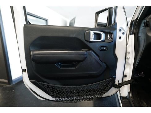 Used 2020 Jeep Gladiator Rubicon AWD/4WD image 17