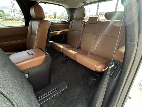 Used 2017 Toyota Sequoia Platinum image 18