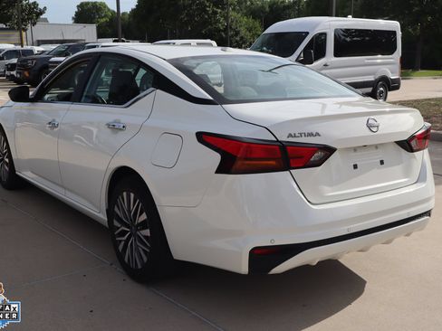 Used 2025 Nissan Altima 2.5 SV FWD image 6