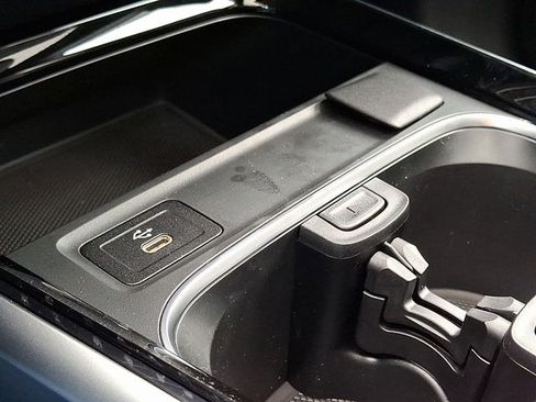Used 2026 Mercedes-Benz GLB 250 4MATIC image 19