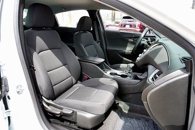 Used 2025 Chevrolet Malibu RS FWD image 19