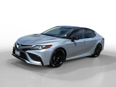 Used 2021 Toyota Camry XSE FWD image 1