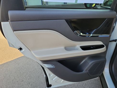 Used 2022 Lincoln Corsair Reserve w/ Equipment Group 201A image 10