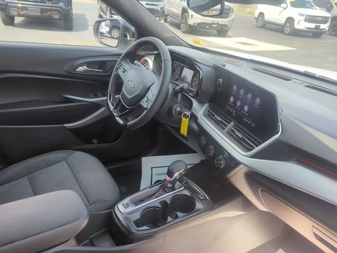 Certified 2024 Chevrolet Trax RS w/ Driver Confidence Package FWD image 13