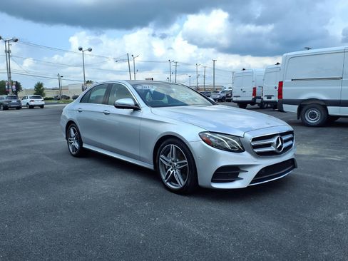 Used 2019 Mercedes-Benz E 450 4MATIC Sedan image 4