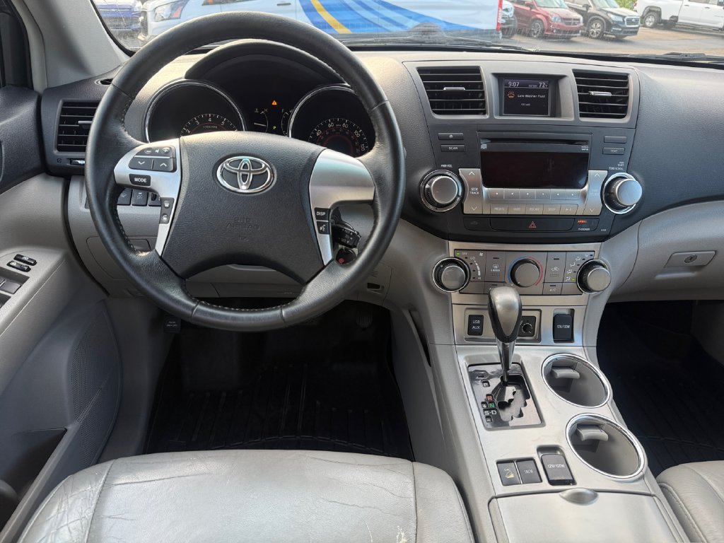 Used 2011 Toyota Highlander SE w/ Tow Pkg AWD/4WD image 26