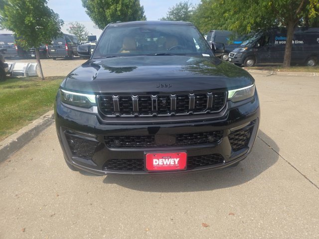 New 2027 Jeep Grand Cherokee Summit w/ MOPAR Finishing Package AWD/4WD image 2
