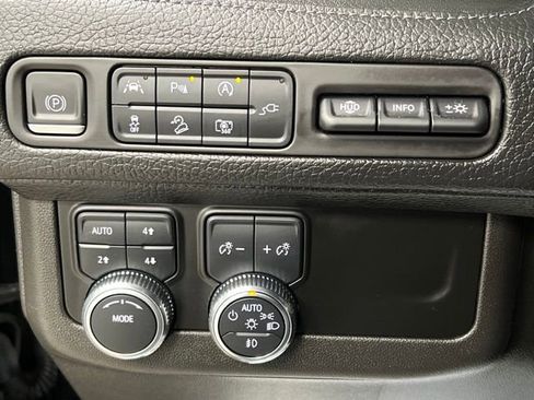 Used 2022 GMC Yukon XL Denali AWD/4WD image 33