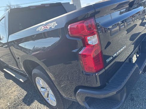 Used 2023 Chevrolet Silverado 1500 Custom image 4