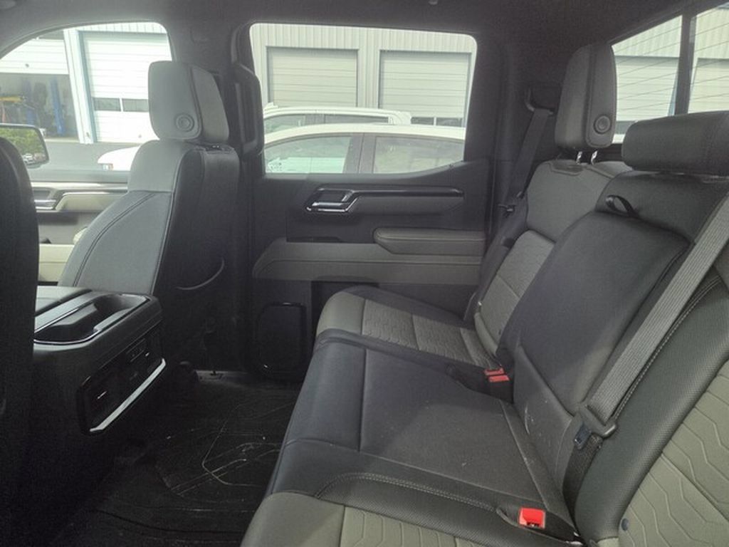 Used 2025 Chevrolet Silverado 1500 ZR2 AWD/4WD image 5