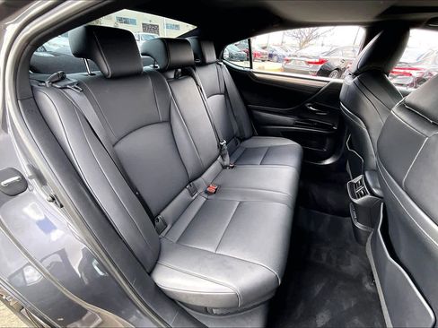 Used 2022 Lexus ES 300h F Sport image 16