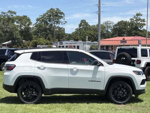 New 2026 Jeep Compass Latitude AWD/4WD image 6