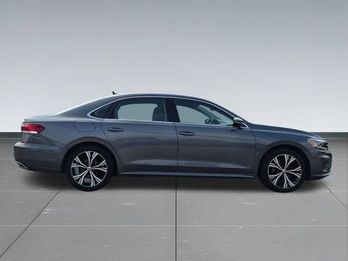 Used 2022 Volkswagen Passat 2.0T SE FWD image 13