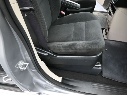 Used 2016 Dodge Grand Caravan SE image 29