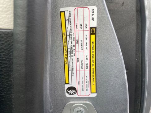 Used 2020 Chrysler Voyager LX image 31