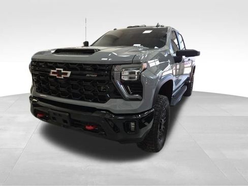 Used 2024 Chevrolet Silverado 2500 ZR2 w/ Technology Package image 3