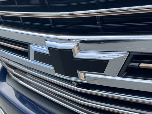 Used 2020 Chevrolet Silverado 1500 High Country w/ Technology Package AWD/4WD image 8