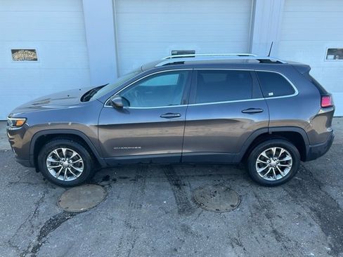 Certified 2019 Jeep Cherokee Latitude Plus w/ Comfort/Convenience Group image 3