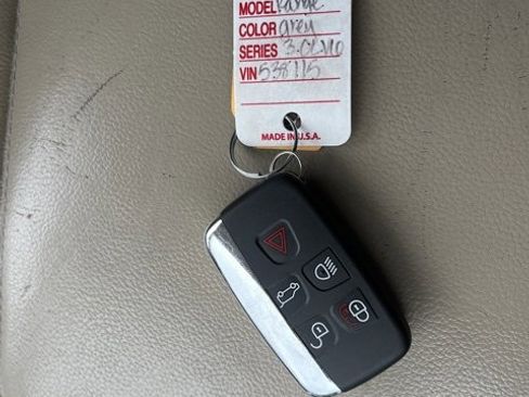 Used 2015 Land Rover Range Rover Sport SE image 47