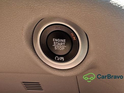 Used 2023 Chrysler Pacifica Touring-L FWD image 28