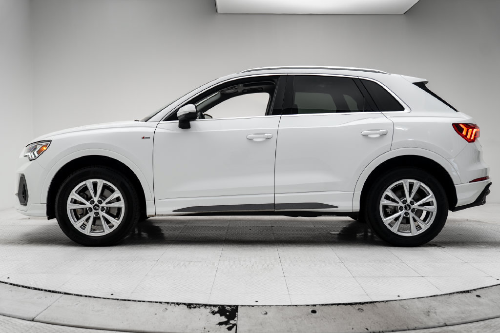 Used 2023 Audi Q3 2.0T Premium Plus w/ Premium Plus Package AWD/4WD image 2
