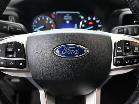 Used 2021 Ford Explorer XLT image 12
