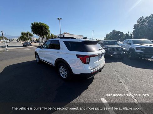 Used 2025 Ford Explorer Active w/ Active Comfort Package RWD image 3