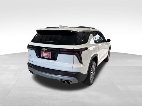 Used 2026 Chevrolet Traverse LT FWD image 8