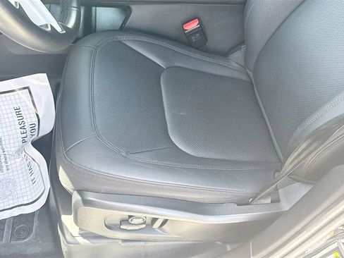 Used 2025 Land Rover Defender 110 S image 21