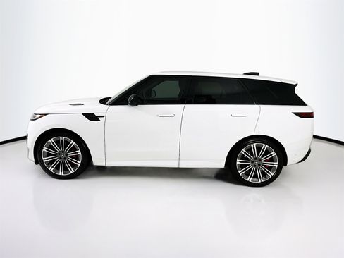 Used 2025 Land Rover Range Rover Sport Dynamic SE image 5