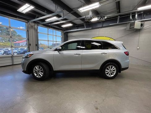 Used 2019 Kia Sorento L image 2