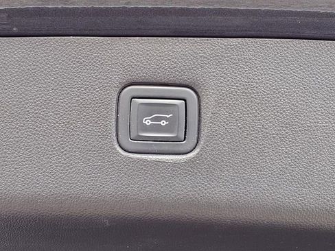 Used 2022 Chevrolet Blazer LT image 3