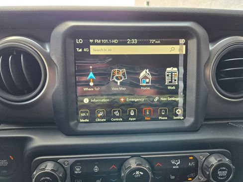 Used 2023 Jeep Gladiator Sport AWD/4WD image 27
