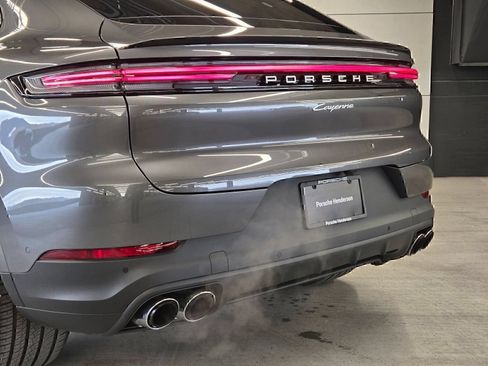 Certified 2026 Porsche Cayenne Coupe AWD/4WD image 8