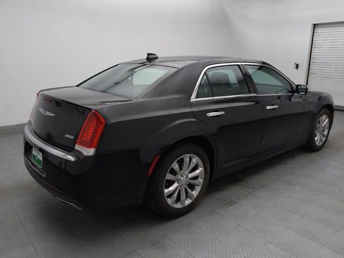 Used 2018 Chrysler 300 Limited AWD/4WD image 9
