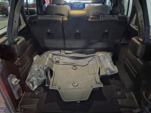 Used 2024 Jeep Wrangler Unlimited AWD/4WD image 23