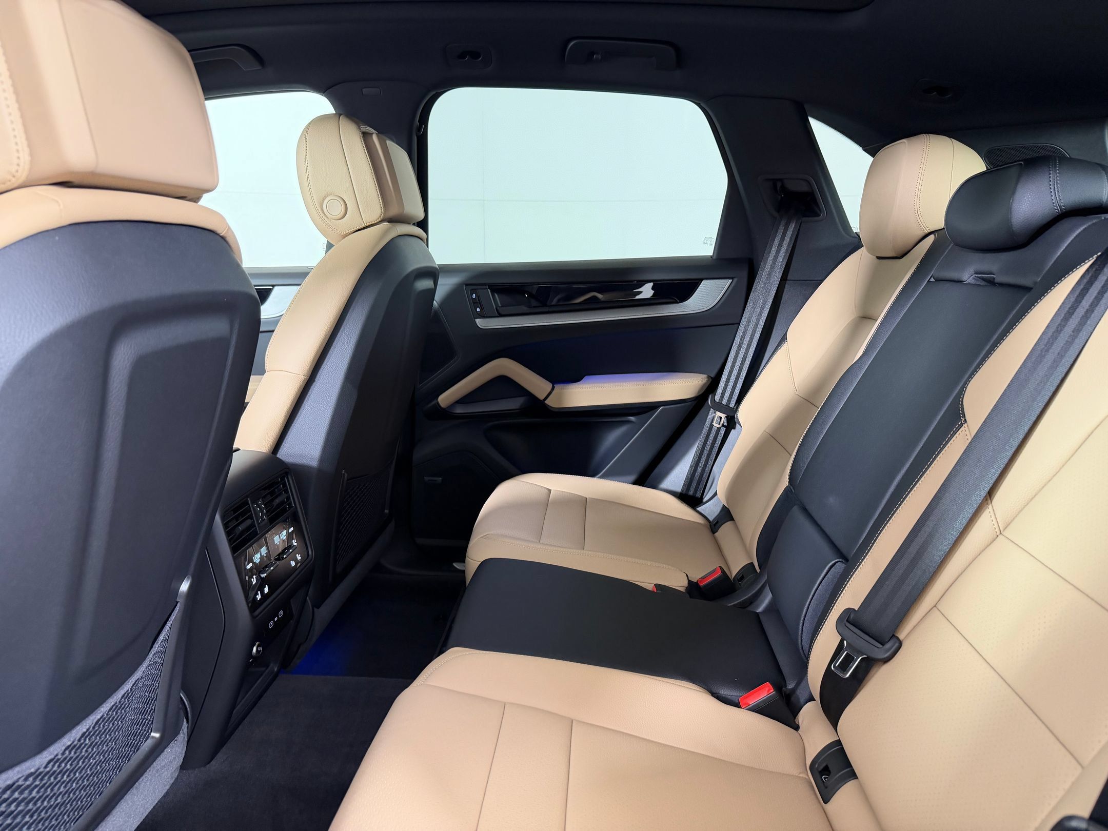 Used 2026 Porsche Cayenne AWD/4WD image 29