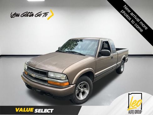 Used 2002 Chevrolet S10 Pickup LS w/ LS Preferred Equipment Group RWD image 1