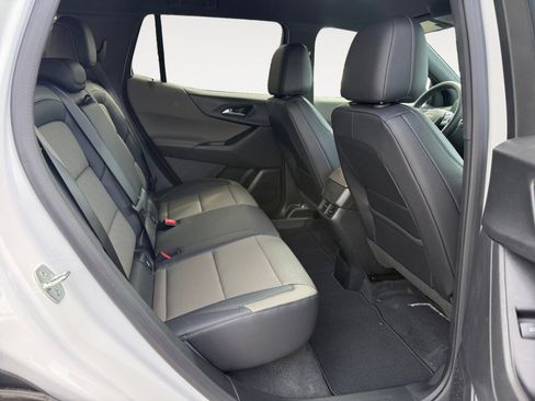New 2026 Chevrolet Equinox LT FWD image 18