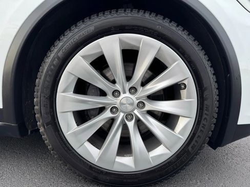 Used 2018 Tesla Model X 75D image 22