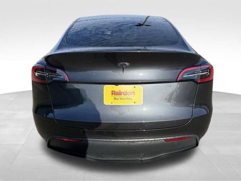 Used 2024 Tesla Model Y 2WD image 9