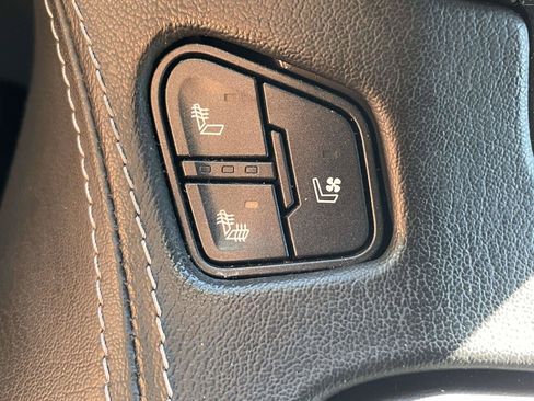 Used 2020 Chevrolet Tahoe Premier AWD/4WD image 32